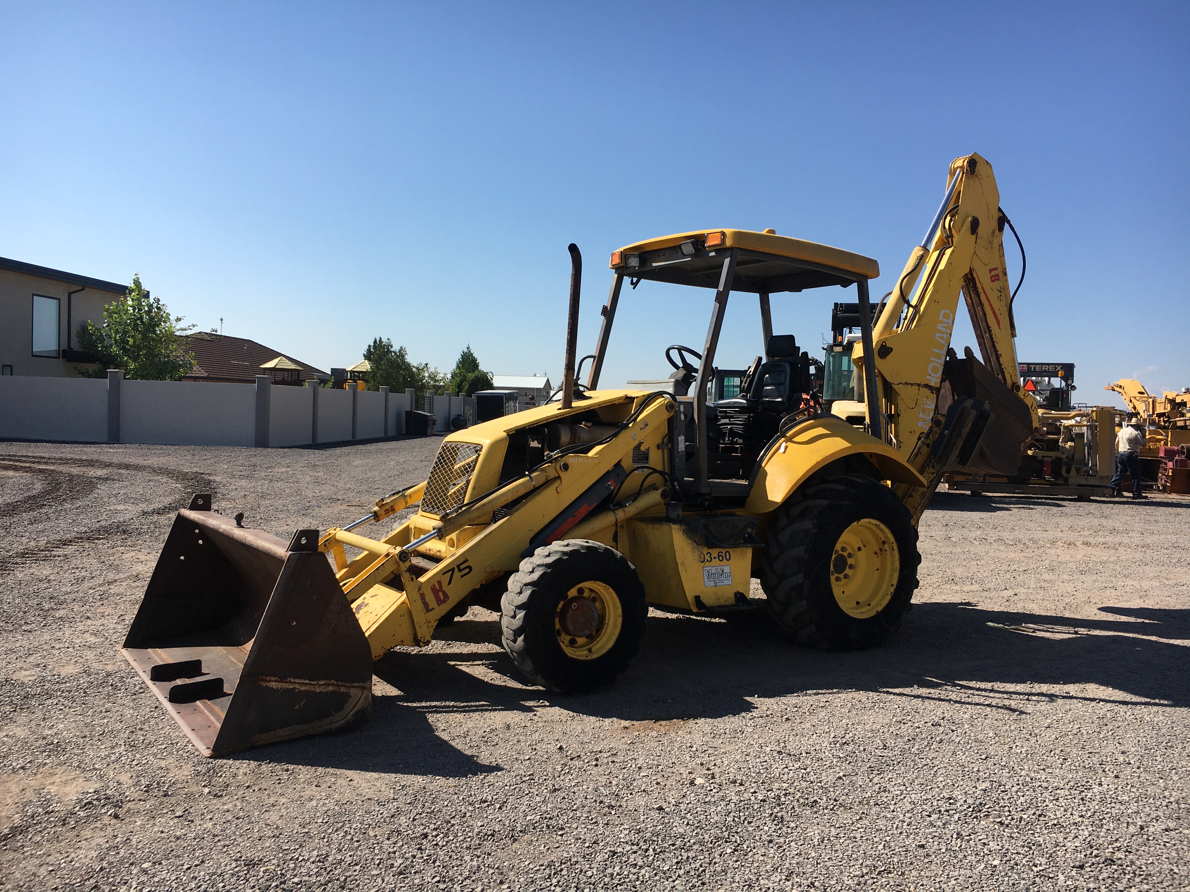 NEW HOLLAND LB75